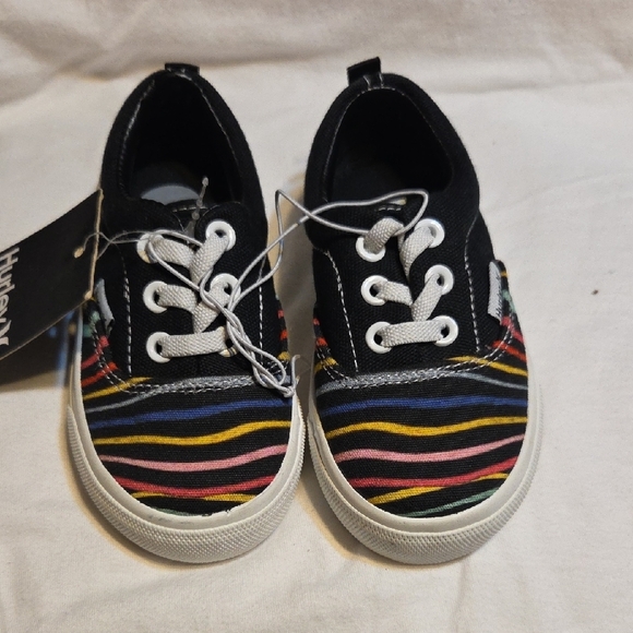 Hurley Black Sneakers with Vibrant Stripes - Picture 2 of 4